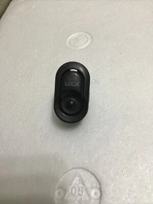 00-05 Interruptor de bloqueo de puerta eléctrico Saturn serie L negro 90363759 Foto 1 de 4