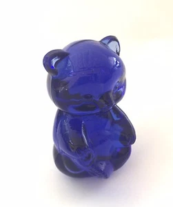 Vintage Fenton Kunst Glas Kobaltblau sitzender Bär Figur - Bild 1 von 3