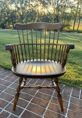 Silla de Colección NICHOLS & STONE Madera de Arce Colonial Windsor Capitán Husillo Brazo Foto 1 de 4