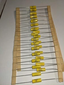 30 pz condensatori assiali in poliestere da 0.015uf - 15.000pf- 630volt - Foto 1 di 2