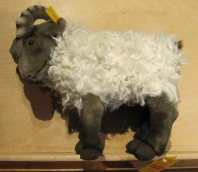 STEIFF Schaf Snucki - Heidschnucke - neuwertig, unbespielt, 25 cm hoch - Bild 1 von 4