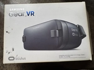 Samsung Gear VR Black Virtual Reality Headset Oculus Smartphone Compatible - Picture 1 of 8
