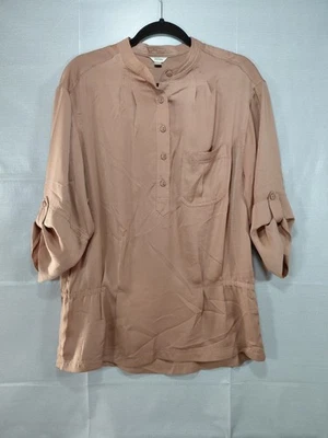 Blusa Fossil Medio Botón LG Tostado Satinado Media Manga Minimalista Moderna Foto 1 de 4