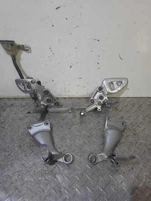 Suzuki GSX1300R 1999-2007 HAYABUSA JUEGOS TRASEROS DE CONDUCTOR Y PASAJERO DE FÁBRICA OEM Foto 1 de 4