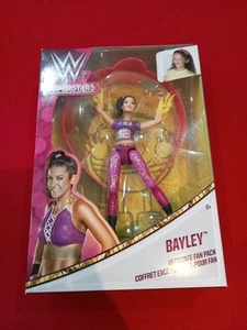 WWE Superstars Ultimate Fan Pack - Bayley I'm a Hugger - Picture 1 of 6