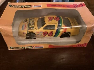 Binney & Smith & Revell-Monogram Design #94 NASCAR In 1994 Sponsored By Hallmark - Picture 1 of 4
