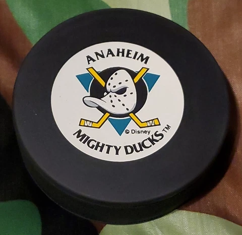 ANAHEIM MIGHTY DUCKS NHL VINTAGE PUCK TRENCH MFG. Made in CZECHOSLOVAKIA DISNEY Cover