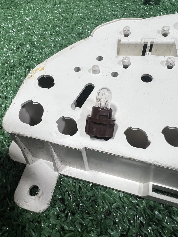 Cuadro de instrumentos Nissan 240sx S13 1989-1994 pequeña bombilla y enchufe marrón oscuro Foto 1 de 2