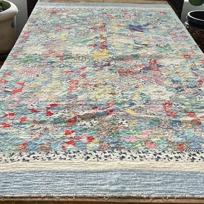 Antiguo saco de alimentación cosido a mano acolchado edredón 78 x 62" retazos geométricos Foto 1 de 4