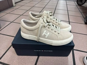 Tommy Hilfiger Ivory aconia 2 Nubuck Tennis Shoes Women’s Size 8.5m - Picture 1 of 6