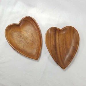 Plato de baratija corazón de madera de colección MonkeyPod 7"" x 5,5"" moderno mediados de siglo - Imagen 1 de 6