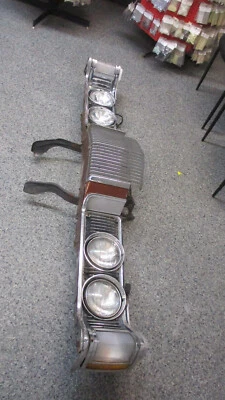 Mercury Cougar 1973 conjunto de rejilla delantera con moldura lateral Foto 1 de 4