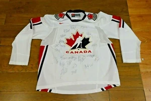 Camiseta deportiva firmada por el equipo de hockey de Canadá campeón mundial junior 2006 22 autos completa JSA - Imagen 1 de 12