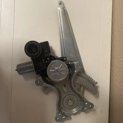 2019-2022 TOYOTA PRIUS REAR RIGHT SIDE DOOR POWER WINDOW REGULATOR & MOTOR OEM - Image 1 of 4