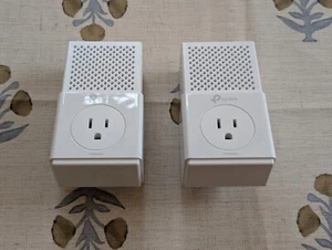 TP-Link TL-PA7020P AV1000 2 Port Gigabit Passthrough Powerline Starter Kit - Picture 1 of 6