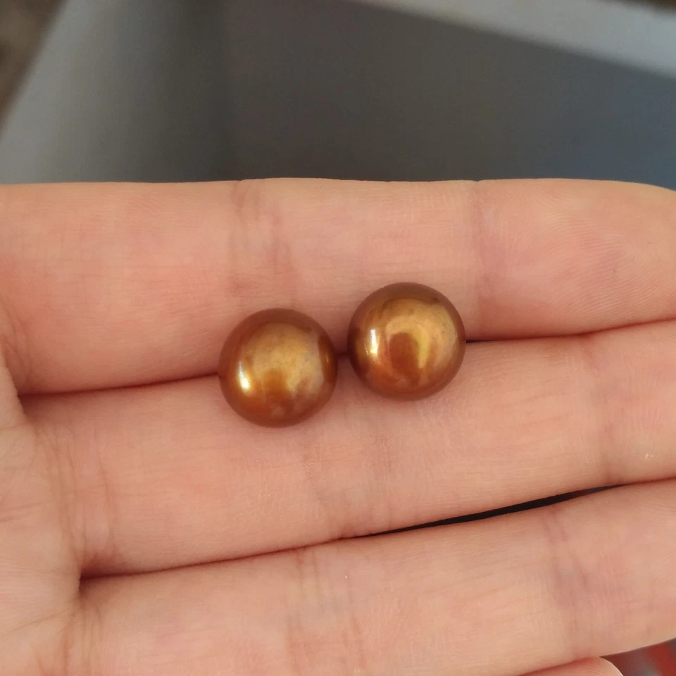 Charming Pair 10-11mm South Sea Chocolate Pearl Stud Earring 18k Au750 - Image 1 of 4