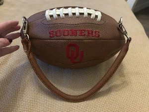 University of Oklahoma Sooners Fußball geformte Handtasche OU Logo mit Griff - Bild 1 von 8
