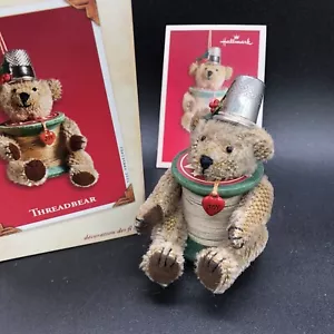 Hallmark Keepsake Ornamento Orso Filo Albero da Cucire con Scatola e Memory Card 2002 - Foto 1 di 18