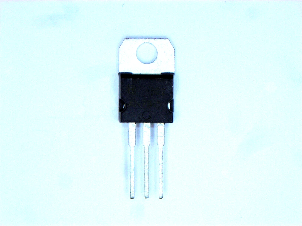 AN7815  "Original" Panasonic (Matsushita) 15V Regulator IC TO-220  1 pc - Image 1 of 1