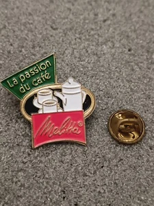Pin's Pins Pin Enamel 38 Filtres Café La Passion Du Café "Melitta" - Imagen 1 de 3