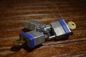 BRINKS PADLOCK SET OF THREE KEYED THE SAME WITH TWO KEYS BICYCLE LOCKER TOOLBOX - Picture 1 of 15