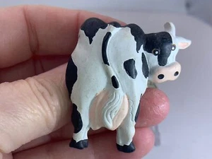 Cow Black & White Handcrafted Vintage Resin Brooch Pin M-0579 - Imagen 1 de 3