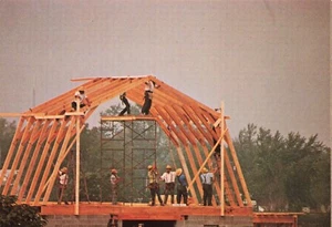 PC de colección Amish "Barn Raising" del libro "Amish Barns Across America" - Imagen 1 de 2