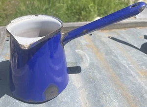 Vintage 3 Cup Blue Enamelware Pouring Ladle Dipper Butter Sauce Pot w Spout - Picture 1 of 15