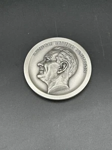 1961 JOHN KENNEDY OFFIZIELLE EINWEIHUNGS-SILBERMEDAILLE IN OVP MIT BROSCHÜRE - Bild 1 von 4