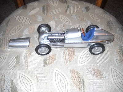 👍👍CMC 1/18--W25 1934 MERCEDES-BENZ DIECAST SILVER---AWESOME--NO BOX👍👍 - Image 1 of 4