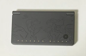 Consola portátil Nintendo DSi Pokemon Reshiram Zekrom Edition negra 257339G - Imagen 1 de 9