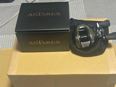 Mulinello esca 25ANTARES 100HG (destra) argento - Immagine 1 di 4