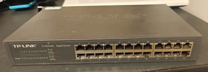 TP-Link TL-SG1024D 24-Port Gigabit Ethernet Network Switch - Photo 1/4