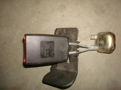 Audi A6 1999 cinturón de seguridad trasero hebilla receptor lado derecho del pasajero OEM Foto 1 de 2