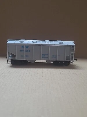 Model Power HO scale 8080 North Western Covered Hopper #177504 - Image 1 of 4