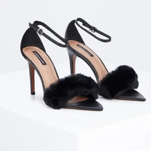 BCBGMAXAZRIA Denli elegante Kunstfell-Sandalen mit Knöchelriemen Größe 9 - Bild 1 von 8