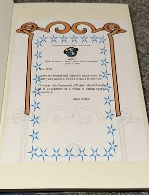 Biblioteca personal Walt Cunningham - Libro firmado por Buzz Aldrin para Walt Apollo 11 Foto 1 de 3
