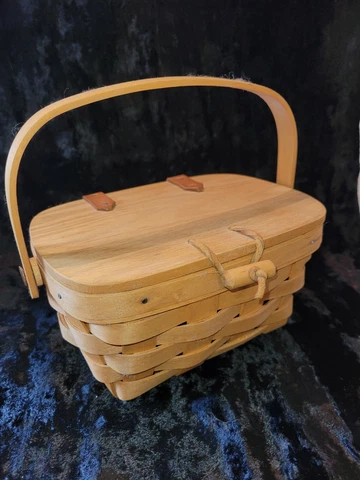 1994 Longaberger Basket Small Picnic with Wood Craft Lid Excellent Condition Cover