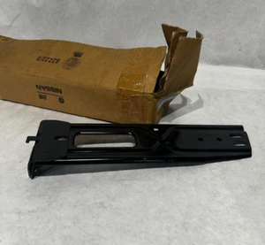 2016 - 2024 Nissan Titan XD Front Fender Bracket Driver Left Side 62223-9FV0B - Picture 1 of 7