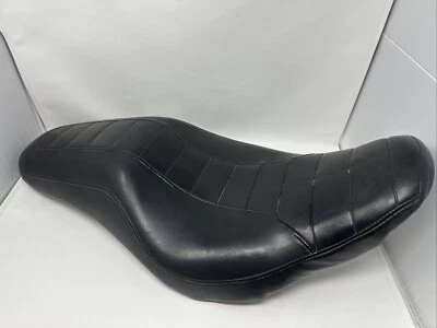 Asiento original Harley Davidson Dyna Street Bob #22530 RDW-92/61-0067 Foto 1 de 4