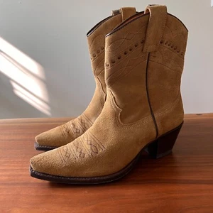 VTG Frye Dante Tan Suede Studded Western Boots Bootie Wedding Sz 7 - Picture 1 of 7