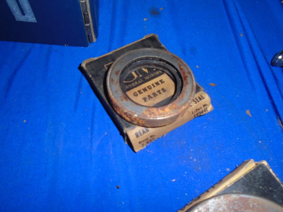 1933-1936 Chevrolet Pass 1933-1957 Truck Rear Wheel Oil Seal GM 592441 NOS - Image 1 of 1