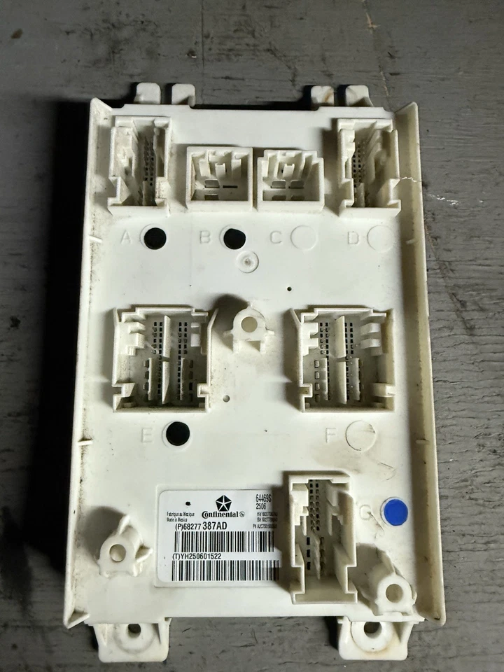 Módulo de control de carrocería Chrysler 300 2015-2016 Foto 1 de 1