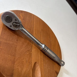 Nice Used VINTAGE SNAP ON TOOLS #L-710 1/2" DRIVE FLAT HANDLE FIXED HEAD RATCHET - Foto 1 di 7