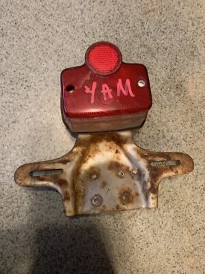 Luz trasera con montaje Yamaha RT1 U7E YAS1 YCS1 YDS5 YG5 YL2 YM2 YR1 YR2 R3 L5T Foto 1 de 4