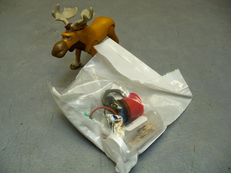 ITT Cannon D38999/24WC35PN Conn Circular PIN 22 POS Crimp ST Jam Nut 22  - Image 1 of 4