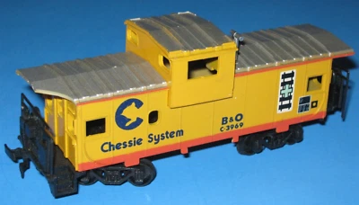 Bachman HO Center Cupola Caboose, Chessie System, #C-3969 - Image 1 of 4