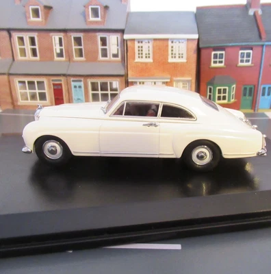 OXFORD DIECAST BENTLEY CONTINENTAL OLYMPIC WHITE SCALE 1:43 BCF003 - Image 1 of 4