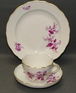 Meissen Porzellan, 3-Teiliges Kaffeegedeck,Neuer Ausschnitt, Blume Purpur, Gold, - Picture 1 of 9