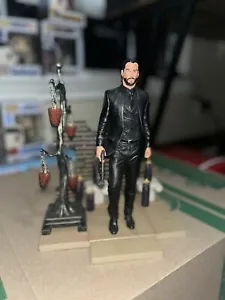 DIAMOND SELECT TOYS Gallery: John Wick 2 PVC Figure Statue, Keanu Reeves,9" Tall - Picture 1 of 3